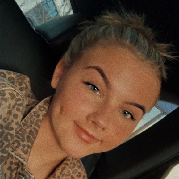 Meet your Posher, Macy - Picture 3 of 4